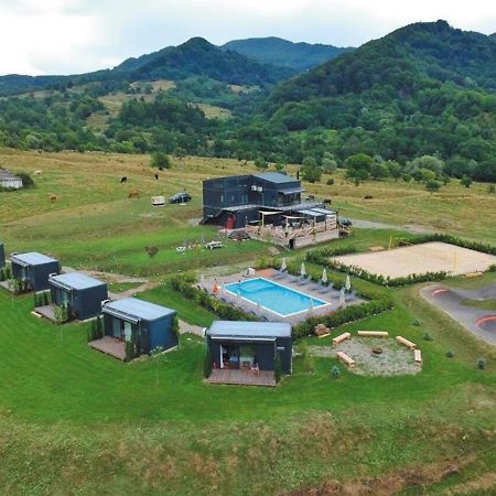 Hotel Flandra Glamping à Corbeni Extérieur photo