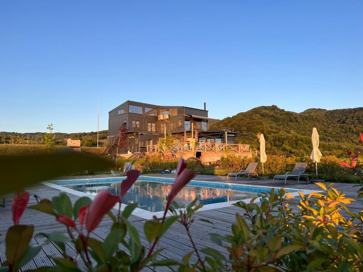 Hotel Flandra Glamping à Corbeni Extérieur photo