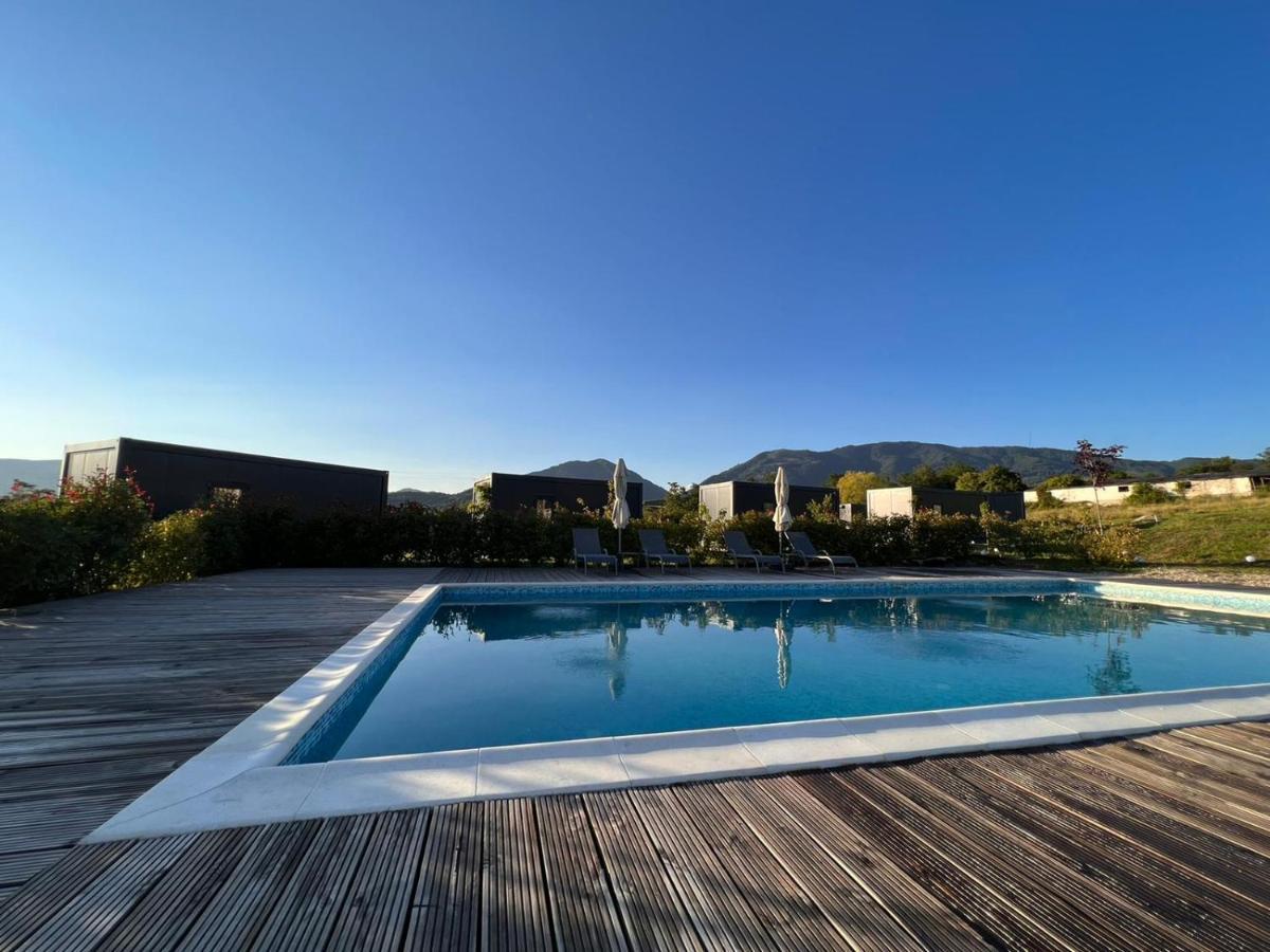 Hotel Flandra Glamping à Corbeni Extérieur photo