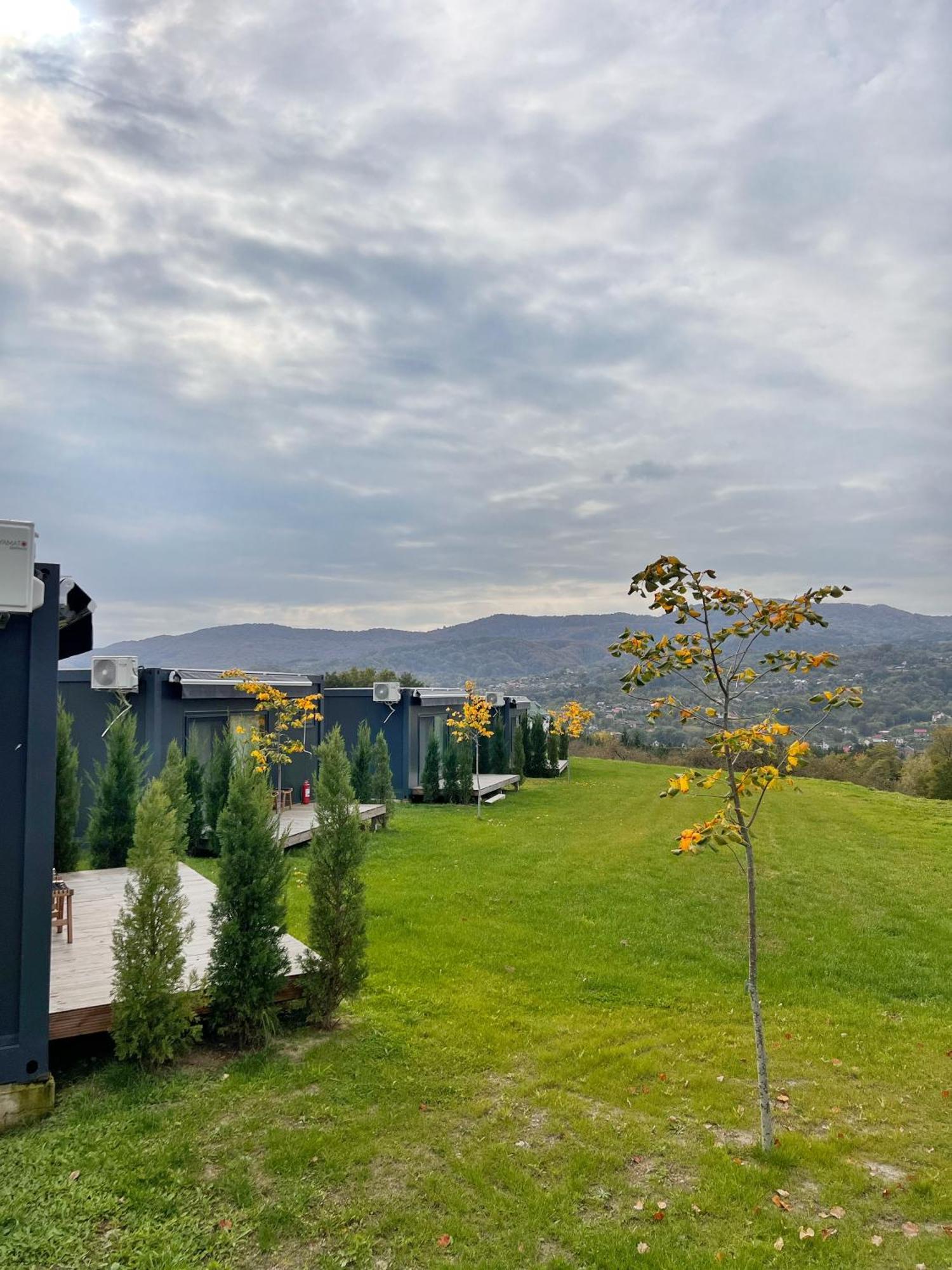 Hotel Flandra Glamping à Corbeni Extérieur photo