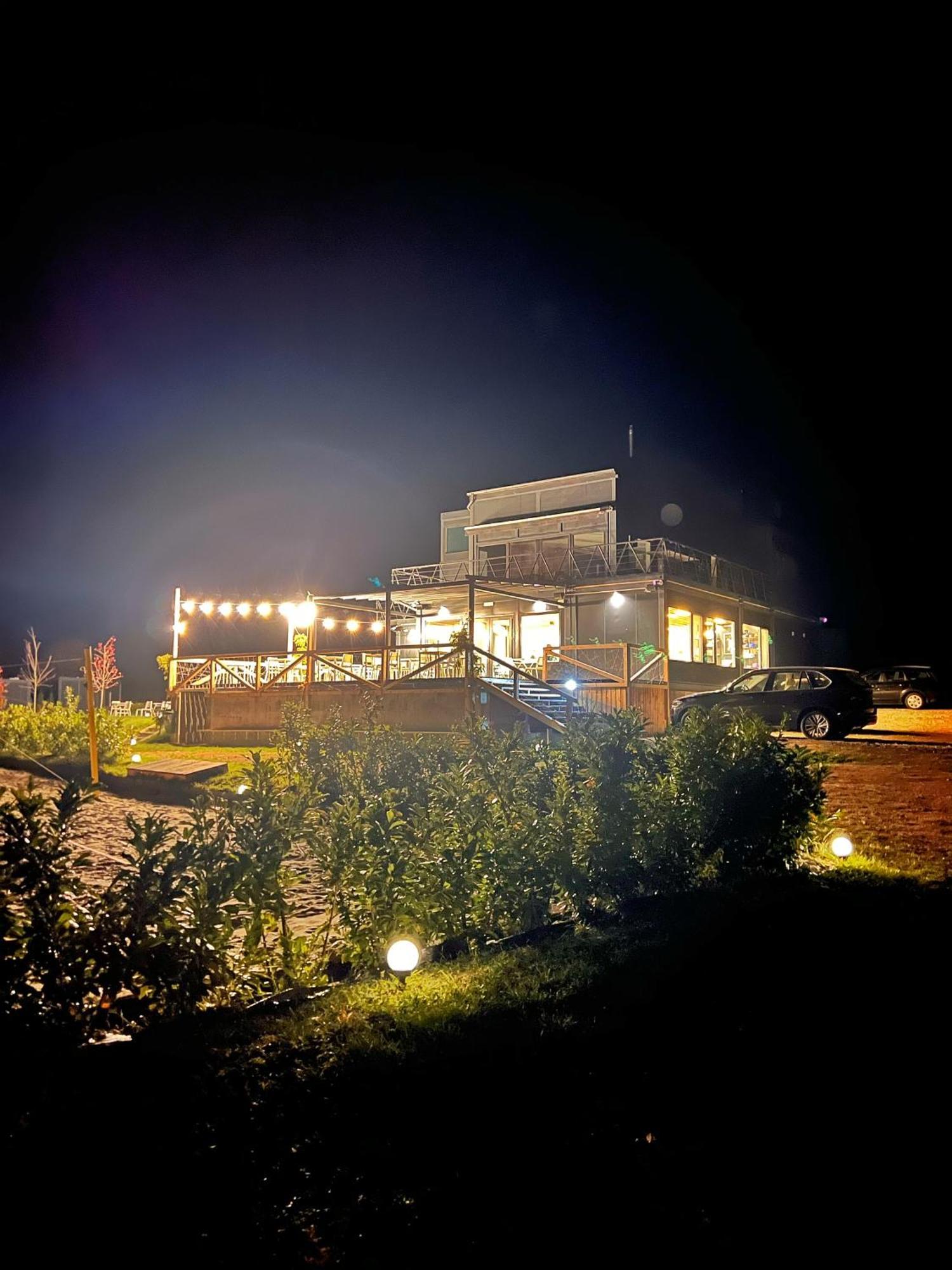 Hotel Flandra Glamping à Corbeni Extérieur photo