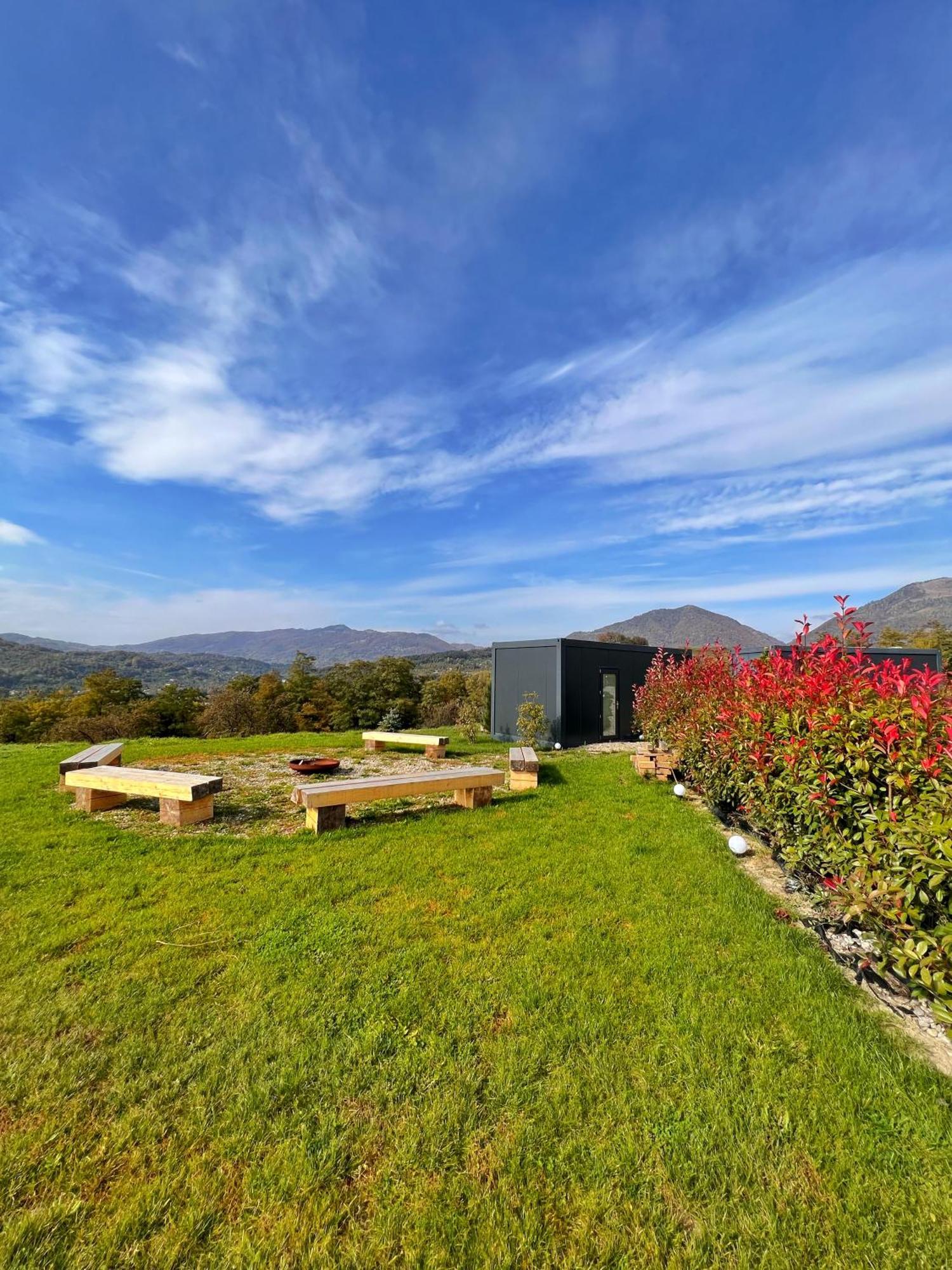Hotel Flandra Glamping à Corbeni Extérieur photo