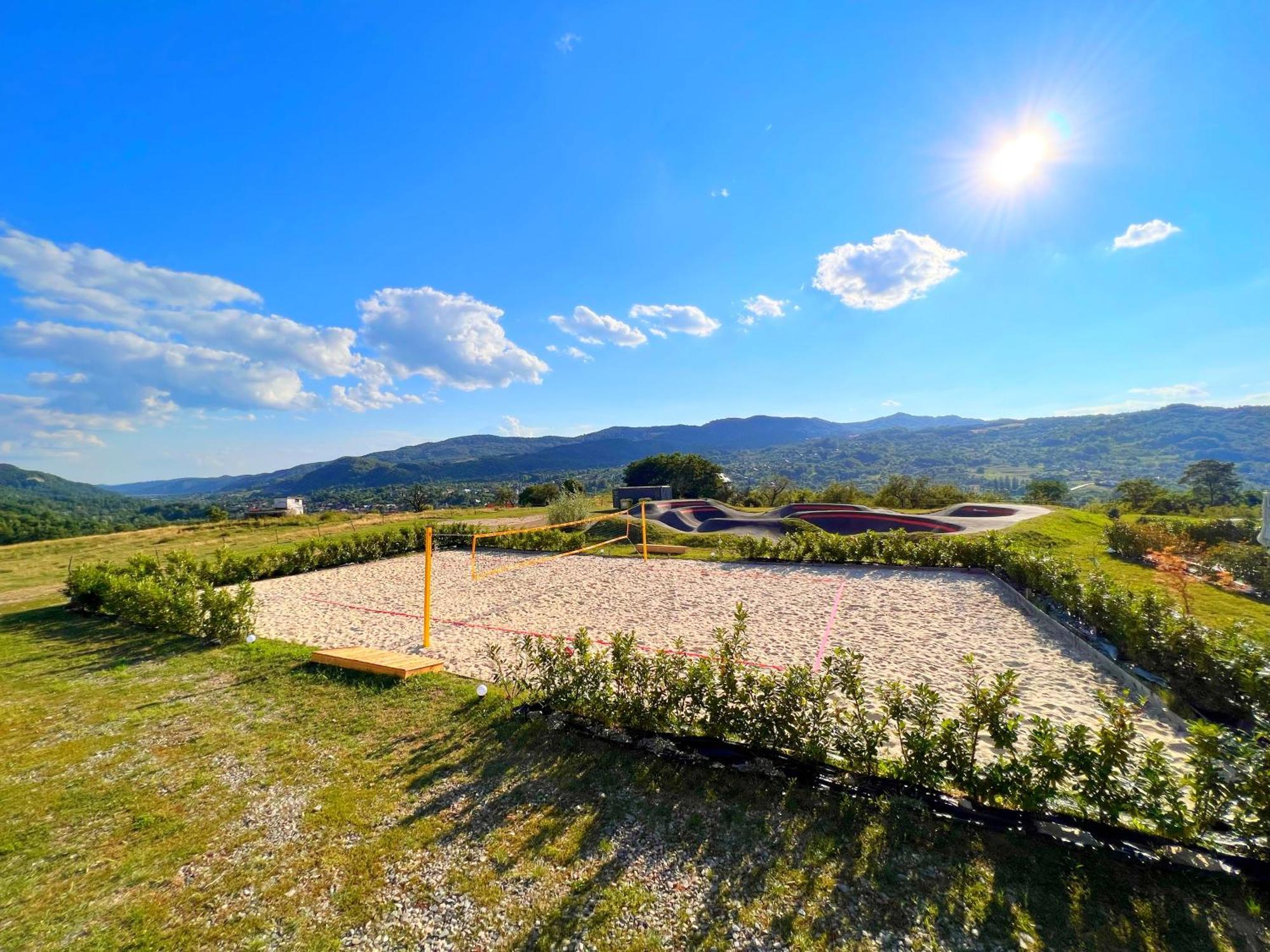 Hotel Flandra Glamping à Corbeni Extérieur photo