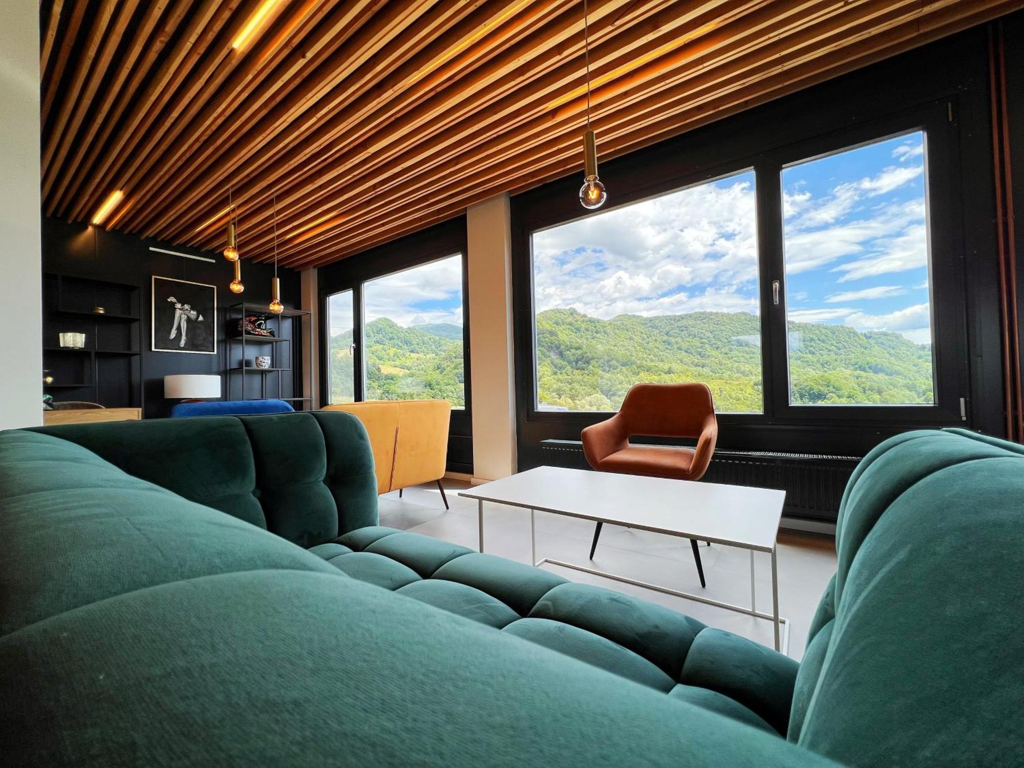 Hotel Flandra Glamping à Corbeni Extérieur photo
