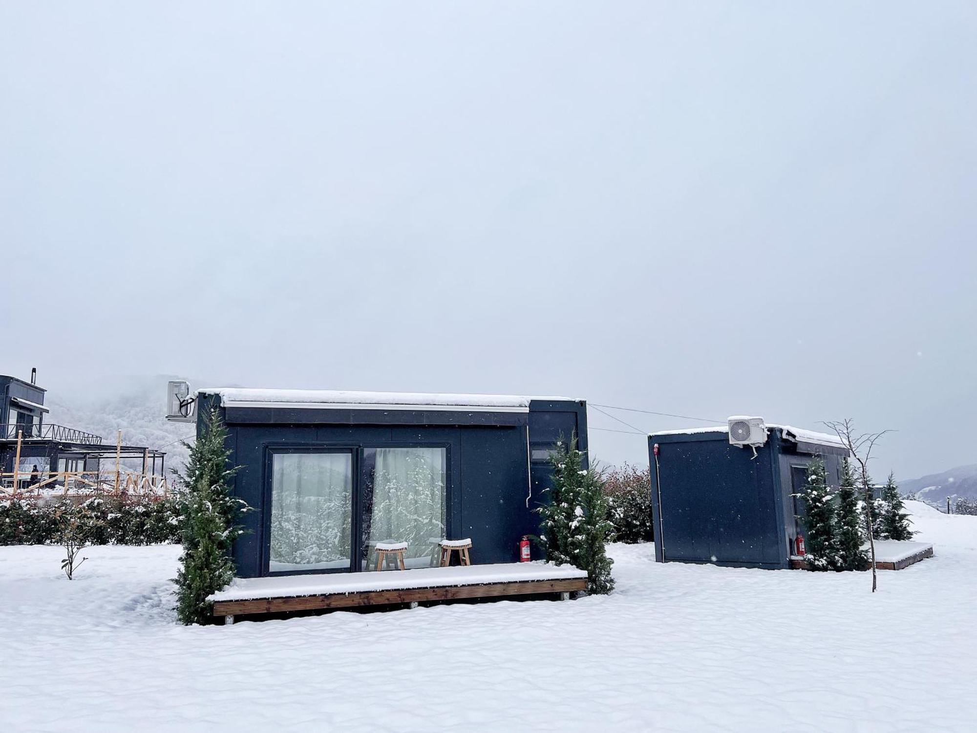 Hotel Flandra Glamping à Corbeni Extérieur photo