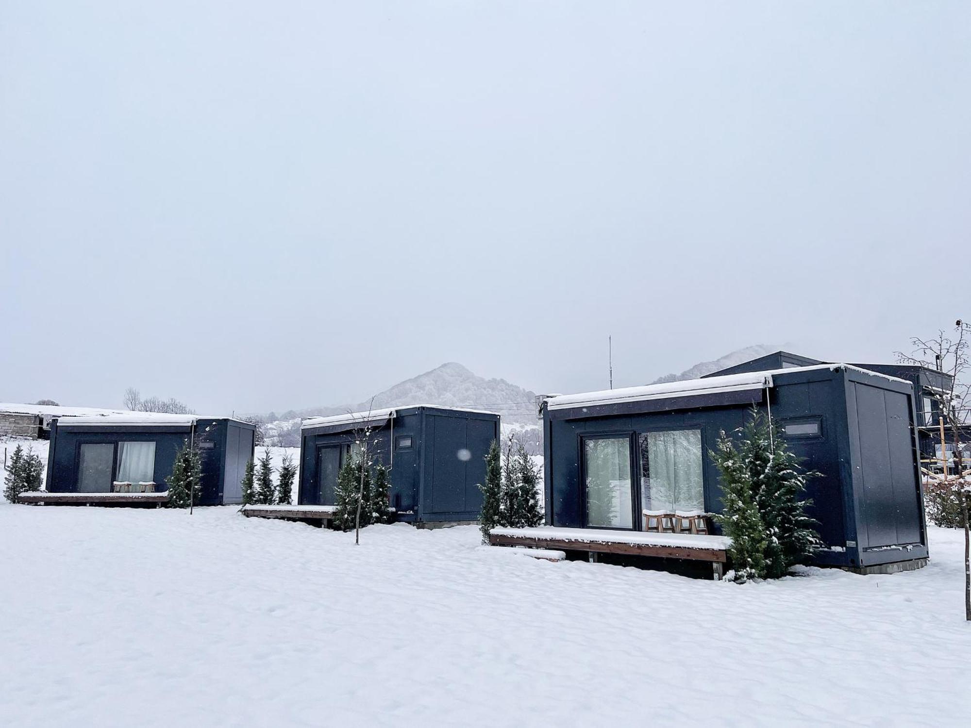 Hotel Flandra Glamping à Corbeni Extérieur photo