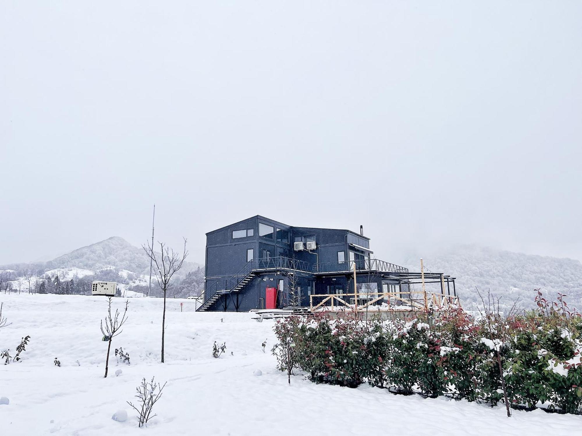 Hotel Flandra Glamping à Corbeni Extérieur photo