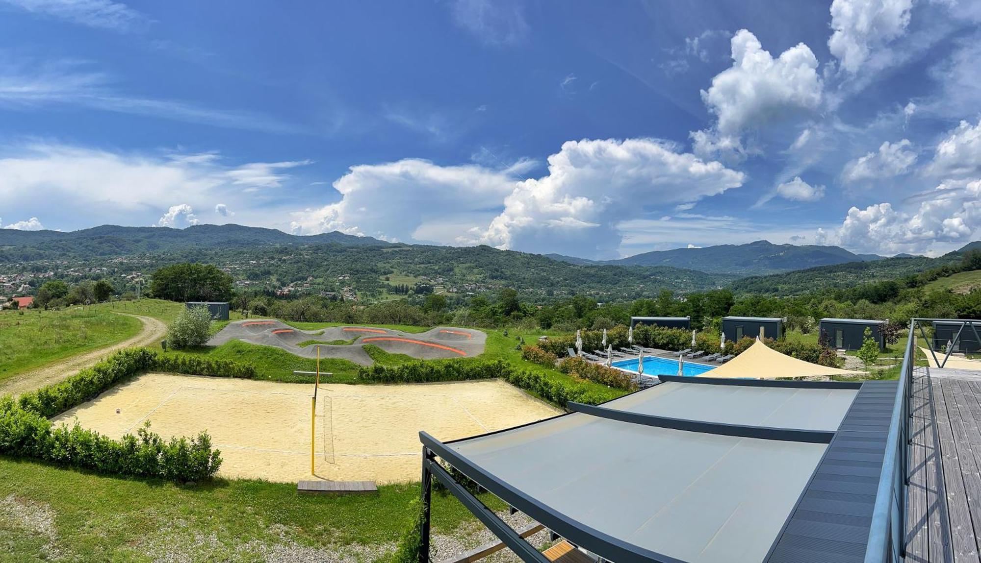 Hotel Flandra Glamping à Corbeni Extérieur photo