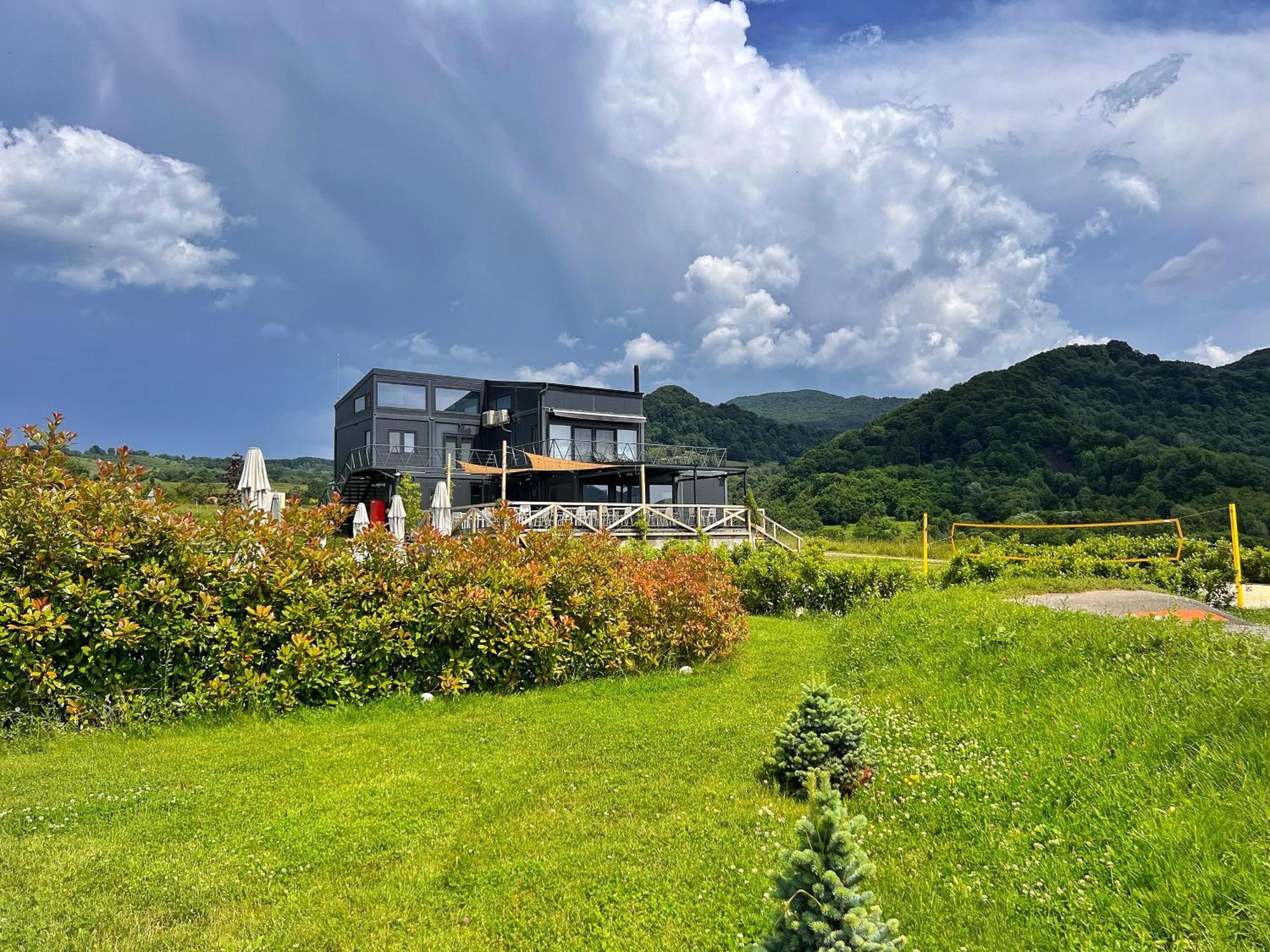 Hotel Flandra Glamping à Corbeni Extérieur photo