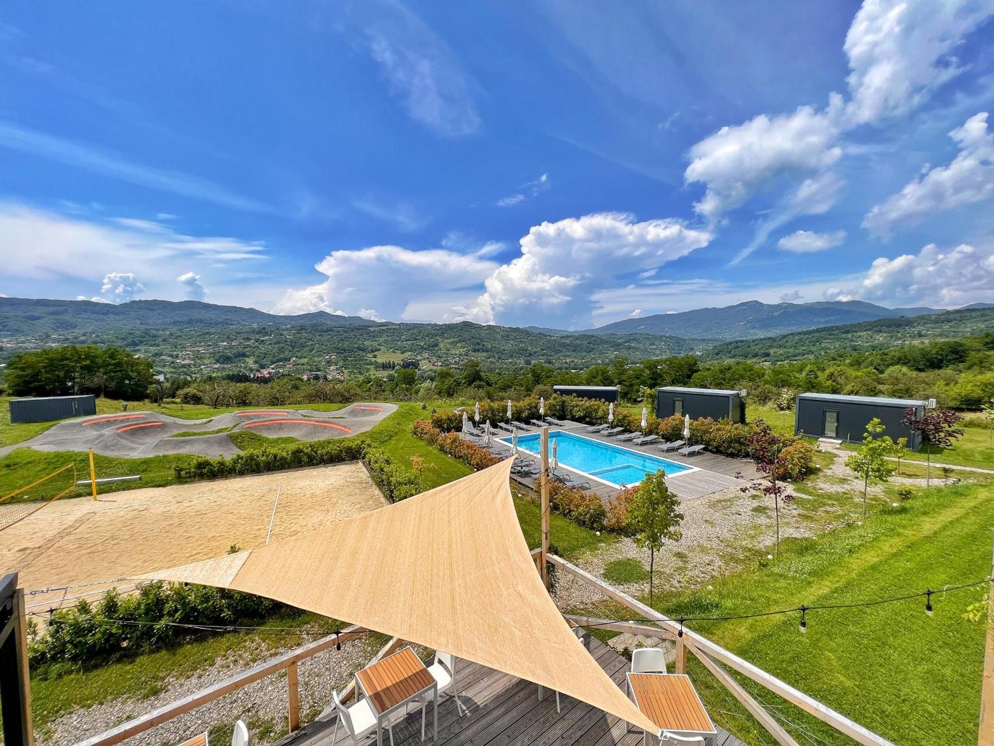 Hotel Flandra Glamping à Corbeni Extérieur photo