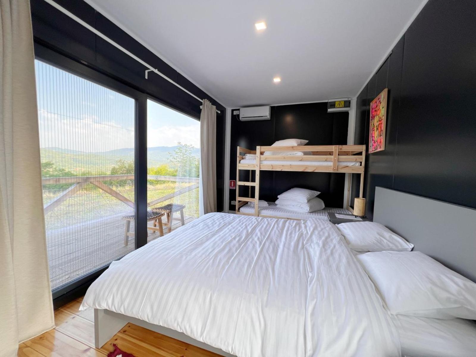 Hotel Flandra Glamping à Corbeni Extérieur photo