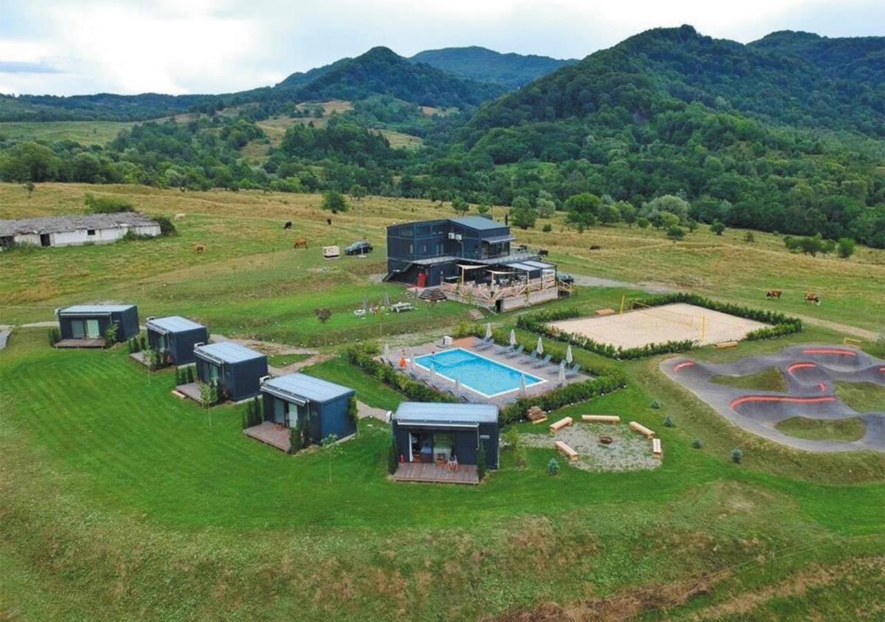 Hotel Flandra Glamping à Corbeni Extérieur photo
